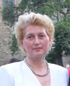 Elena Abrudan poartă coliere scumpe