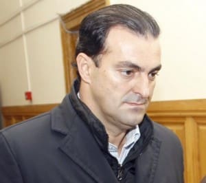 apostu la curte