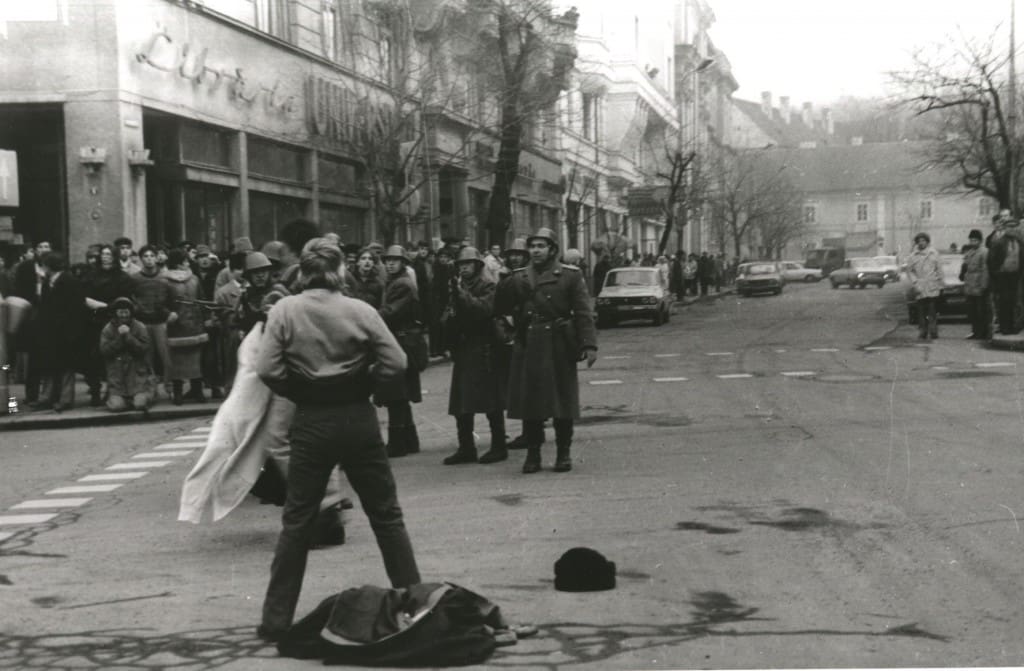 Pictorul Gavri Ladiu își arată pieptul în fața lui Carp Dando în 21 dec.1989
