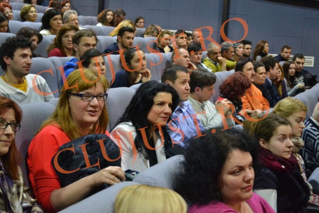Elena Botezan (centru) alături de noua ei colegă, judecătoarea Monica Rodina