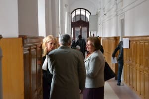 av dorina lucaciu si batrani la judecatorie (1)