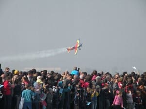 oameni miting aerian