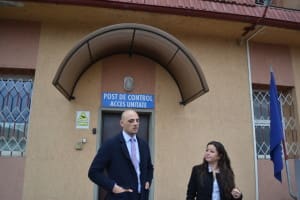 in fata la penitenciarul gherla (5)