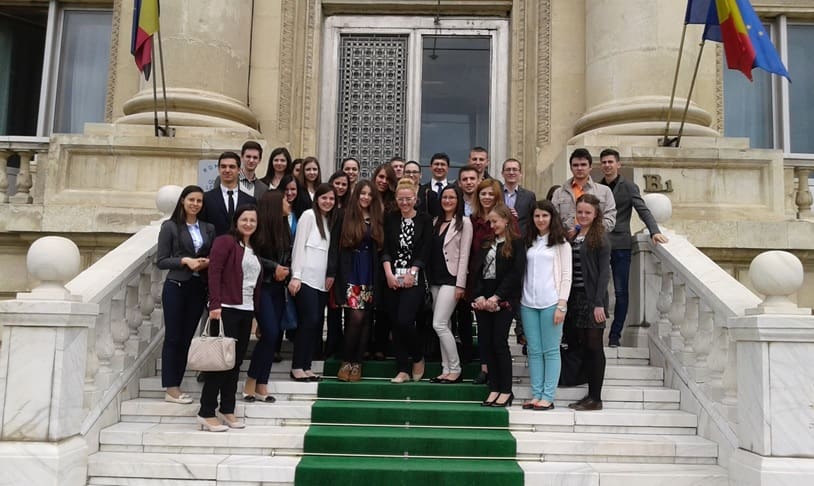 studenti drept cluj la institutii bucuresti
