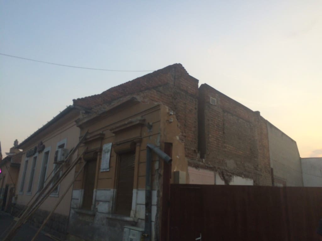 zid sprijinit cu barne