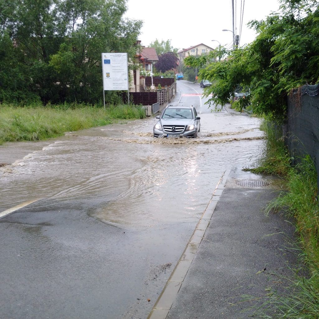 inundatie drum masina de teren