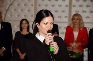 iulia-trif-microfon