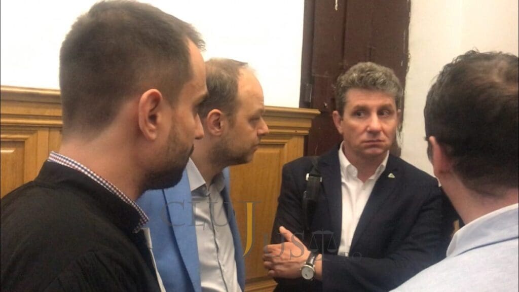 Mihai Ielciu și Dorin Bob (în centrul imaginii)