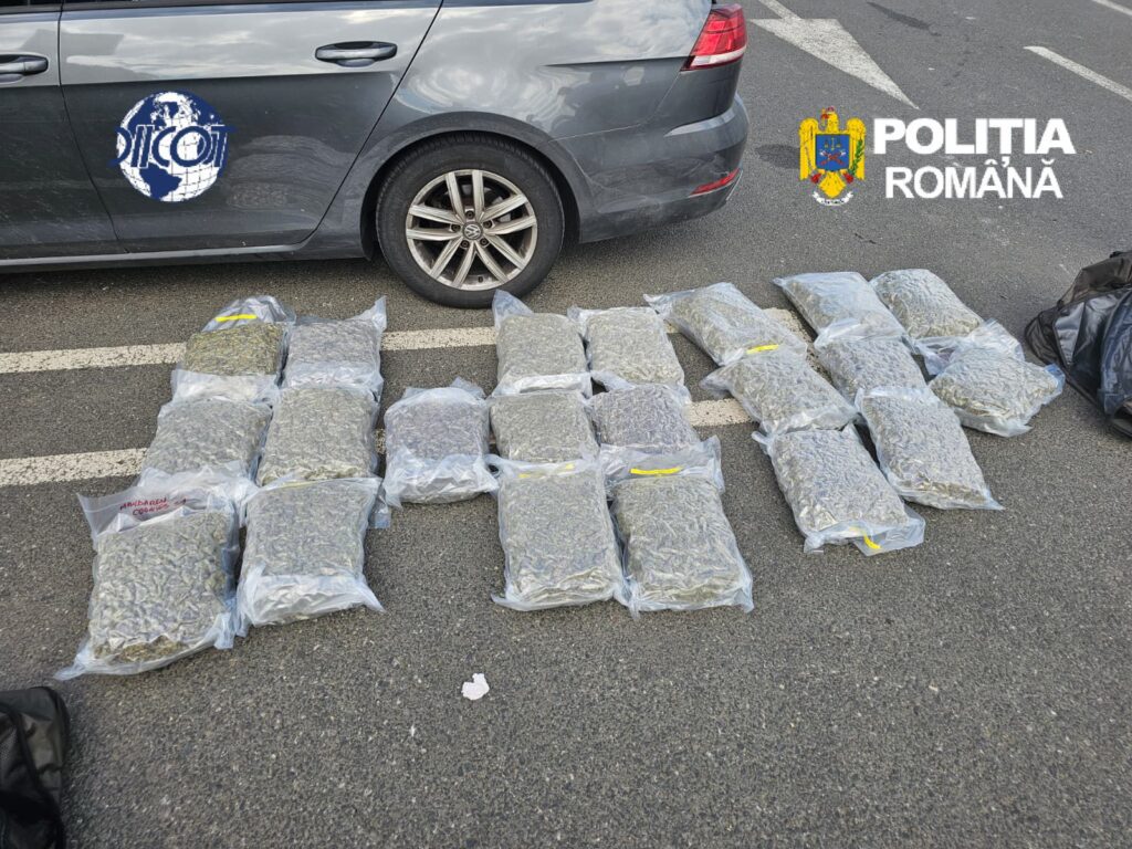 Prins în flagrant cu 21 de kilograme de canabis în mașină