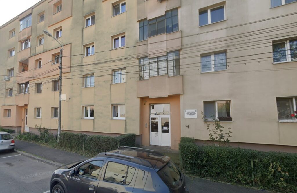 Femeie tâlhărită pe casa scării, în Cluj-Napoca. Prejudiciu de circa 35.000 lei